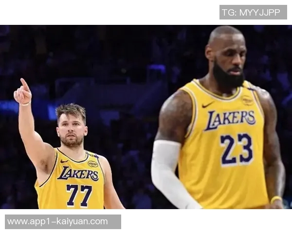 里夫斯分析詹姆斯如何利用东契奇被包夹后的4打3优势进行进攻