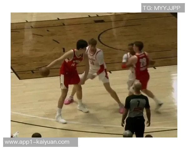 杨瀚森末节表现出色贡献5分4板2助1断正负值1展现锻炼价值